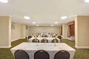 Days Inn & Suites by Wyndham Collierville Germantown Area - Image 2