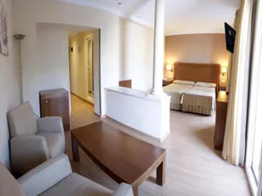 Hotel Doho - Image 4
