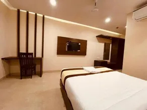 Fabhotel Vertigo Suite - Image 5