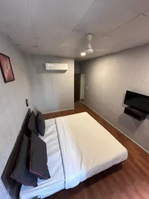 Oyo 42609 Townhouse Gokul Solitaire VIP Road - Image 2