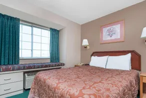 Fargo Airport Inn - Image 2