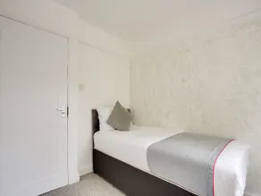 OYO Brunel Hotel - Image 2