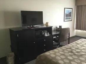 Quality Inn & Suites - Image 2