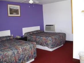 Relax Inn Motel - Image 4