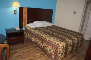 American Inn & Suites - Image 5