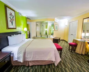 Quality Inn on the Beach - Image 2