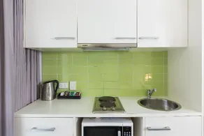 City Edge North Melbourne Apartment Hotel - Image 3
