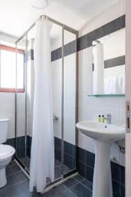 Iris Apartments And Rooms - Image 5