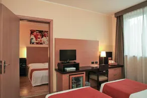 Studios Hotel - Image 4