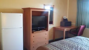 Budget Inn - Image 5