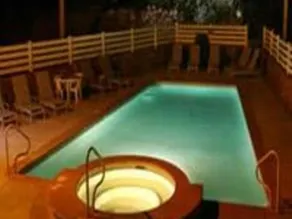 Pioneer Lodge Springdale - Image 3