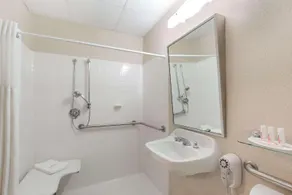 Ramada by Wyndham Yonkers - Image 2
