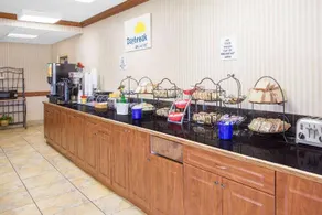 Days Inn by Wyndham Toledo - Image 3