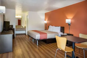 Motel 6-Opelika, AL - Image 2