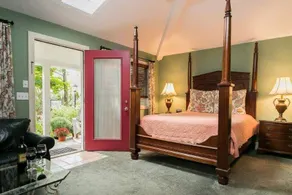 Hidden Garden Cottages & Suites - Image 4