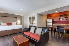 Hawthorn Suites by Wyndham North Charleston SC - Image 3