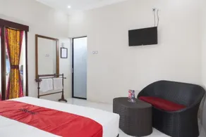 RedDoorz Plus Near Mall Roxy Banyuwangi - Image 5