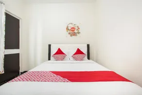 Cozy Residence Syariah  by OYO Rooms - Image 2