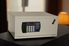 E-Red Hotel Cosmo - Image 4