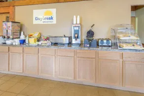 AmeriVu Inn & Suites - Image 2