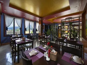 Saparis Hotel - Image 2
