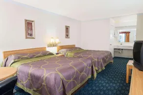 Super 8 by Wyndham Auburn - Image 4