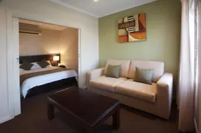 Frome Apartments - Image 2