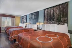 Super 8 by Wyndham Ukiah - Image 2