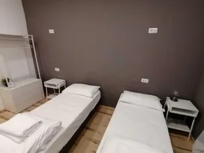 Queen Hostel - Image 5