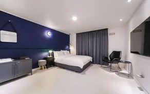 Hotel Pier 48 - Image 2