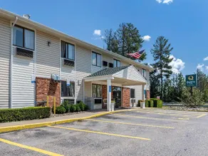 Super 8 by Wyndham Sanford Kennebunkport Area - Image 4
