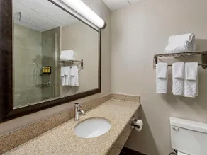 Best Western Plus Kingston Hotel and Conference Center - Image 4