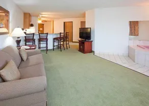 Norwood Inn & Suites Eagan - Image 4