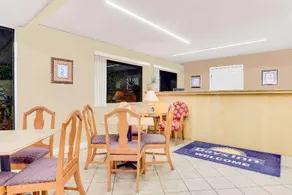 Days Inn by Wyndham Downtown Aiken - Image 3