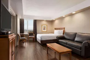 Royal Hotel Calgary, Trademark Collection by Wyndham - Image 2