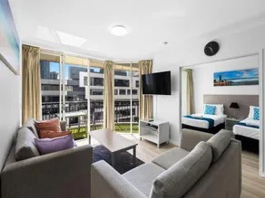 Chevron Renaissance Private Apartments - Image 3