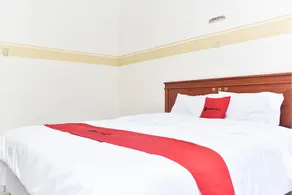 RedDoorz Near Lenmarc Mall Surabaya - Image 2
