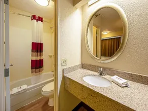 Red Roof Inn Philadelphia Trevose - Image 3