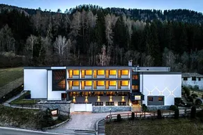 Hotel Garden - Image 5