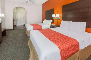 Days Inn & Suites by Wyndham Pasadena - Image 3