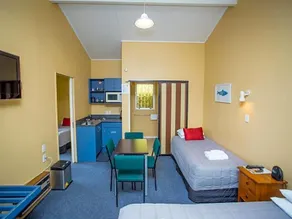 Homestead Lodge Motel - Image 4