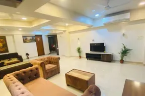 Green Stay - Image 5