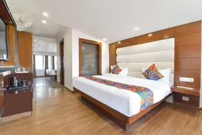 Fabhotel F9 Mall Road - Image 2
