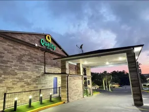 Opulent Oasis Motel Crestview - Image 3