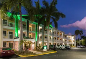 HomeTowne Studios Fort Lauderdale - Image 3