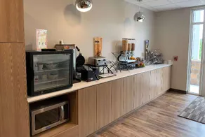 Microtel Inn & Suites by Wyndham Woodland Park - Image 3