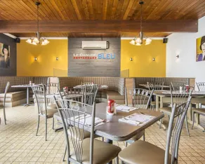 Econo Lodge Forestville - Image 3