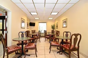 Americas Best Value Inn Louisville - Image 5