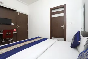 OYO 10454 Hotel Riviera - Image 4