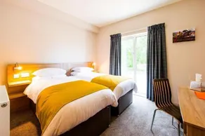 The Lodge At Perth Racecourse - Image 2
